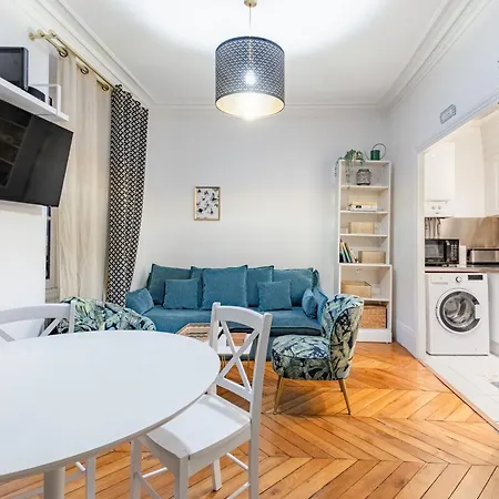 Avenue Ternes Apartment